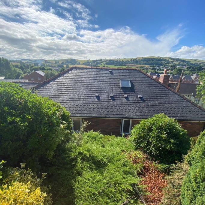 Luxury 4-5 Bed Home With Games Room And Balcony Newtown  Extérieur photo